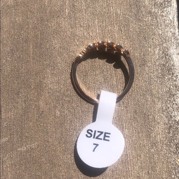 🎉Host Pick🎉Rose gold feather ring - Picture 5 of 5